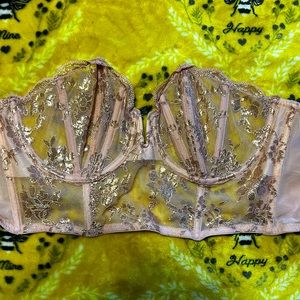 Victoria’s Secret strapless bra